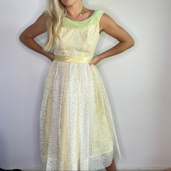Vintage Yellow & White Full Lace Dress with Green Shoulders - Picture 6 of 11